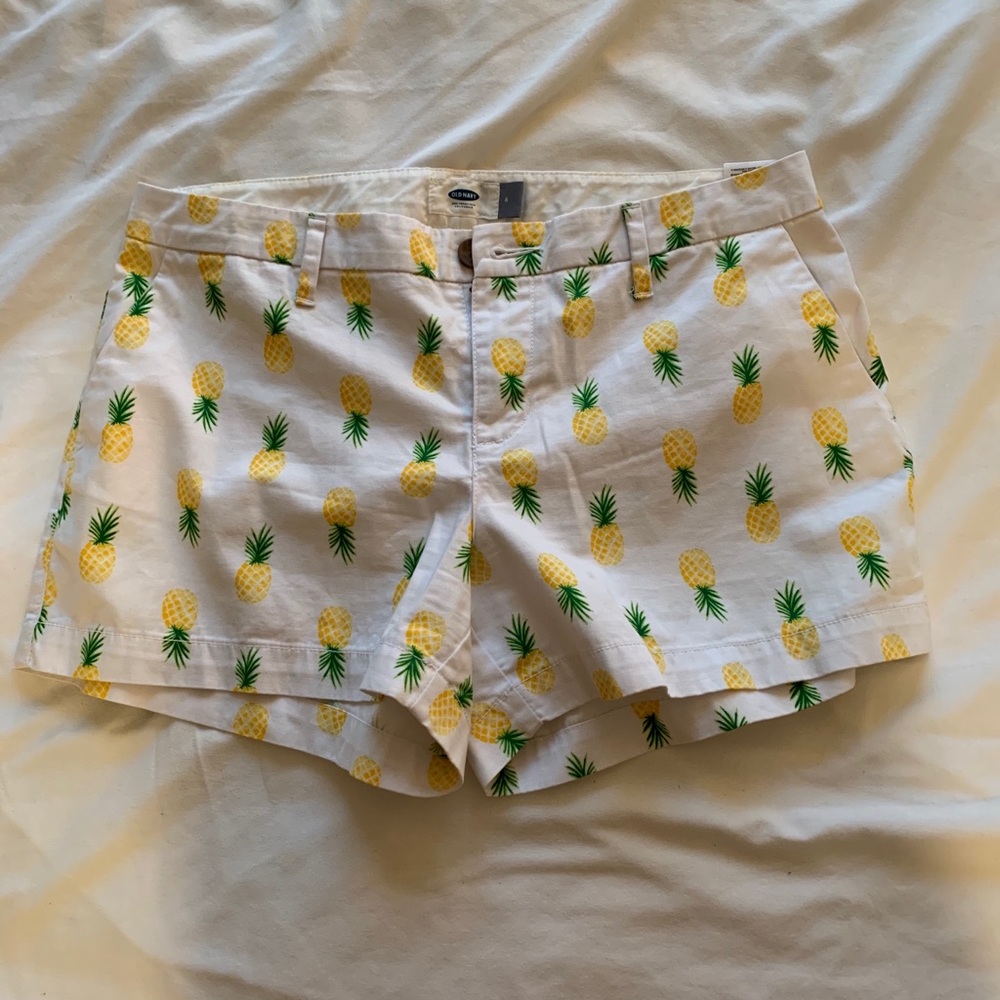 Pineapple chino shorts